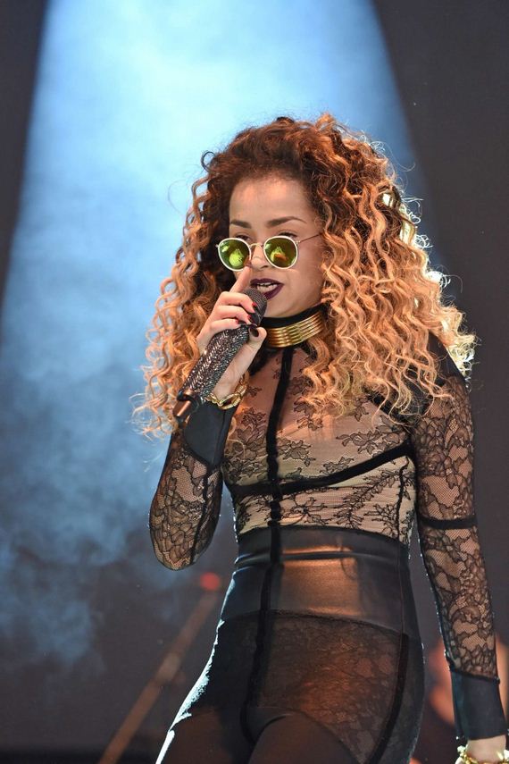 Ella-Eyre -V-Festival-Day-2